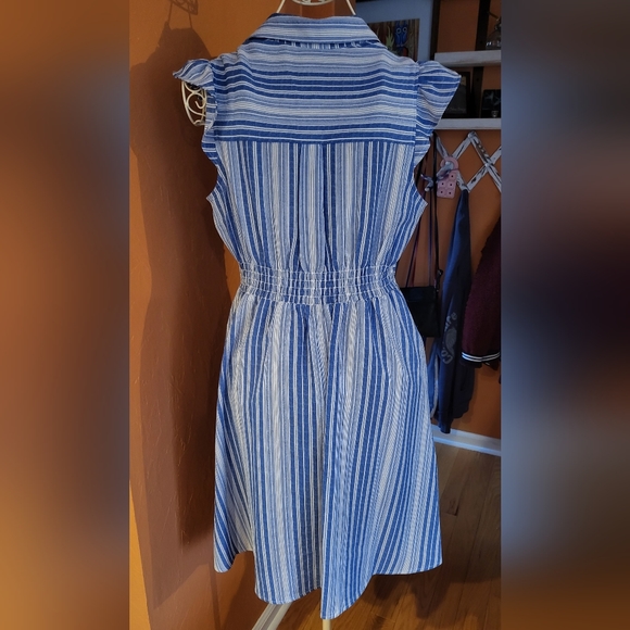 Blue and white dress with pockets - Picture 2 of 3